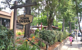 Charming Downtown Blowing Rock NC with speciality shops and restaurants